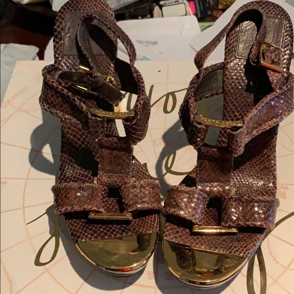 Snakeskin shoes